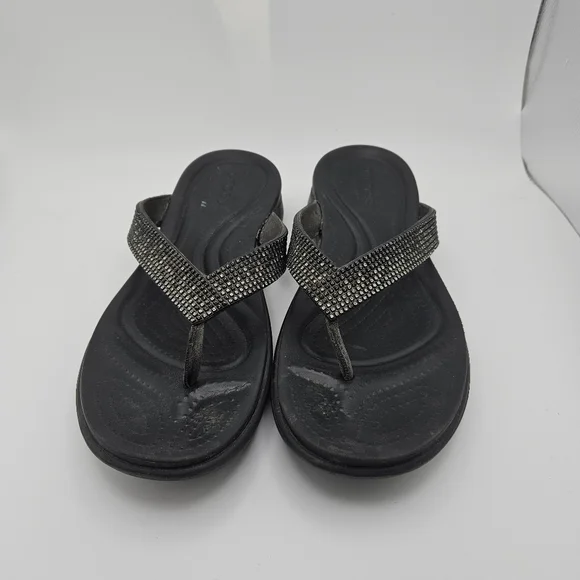 Crocs black and silver comfy flip flop sandals women's 10 - Picture 2 of 6